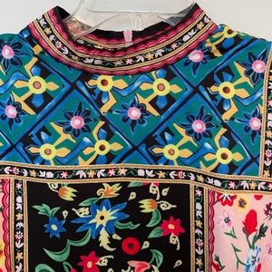 This is a beautiful dress, unlike anything with a unique look PERFECT CONDITION!